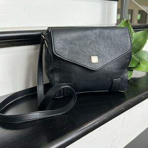 Gianni Bini like new double sided shoulder crossbody handbag purse